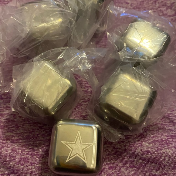 Dallas Cowboys Etched Star Glass Set 2 (14 oz) Stainless Steel Ice Cubes (6) NEW - Picture 7 of 7